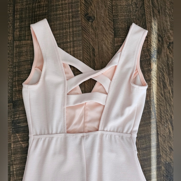 Elegant Pink Sleeveless Dress - Picture 3 of 4